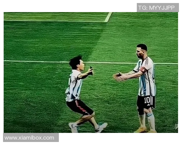 足球明星亲临现场观看梅西精彩比赛感受足球魅力与激情 足球明星亲临现场观看梅西精彩比赛感受足球魅力与激情