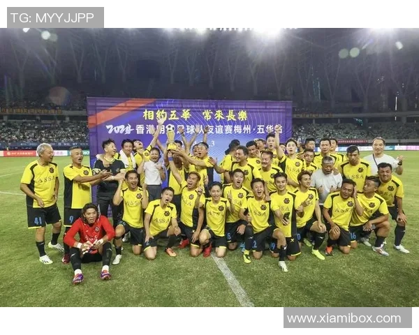 足球明星打火机点燃激情与梦想的火焰，助力球迷追逐绿茵场上的荣耀与传奇