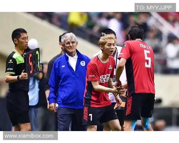 足球明星与娱乐圈明星的交集与影响力探讨 足球明星与娱乐圈明星的交集与影响力探讨