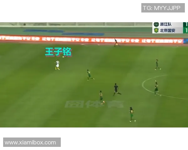 重庆足球队灵活性引发热议球迷与专家观点交锋探讨球队未来发展方向 重庆足球队灵活性引发热议球迷与专家观点交锋探讨球队未来发展方向