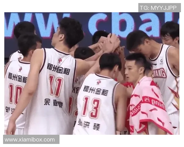 南京篮球队以93分领跑奥运会积分榜展现强劲实力与团队合作精神